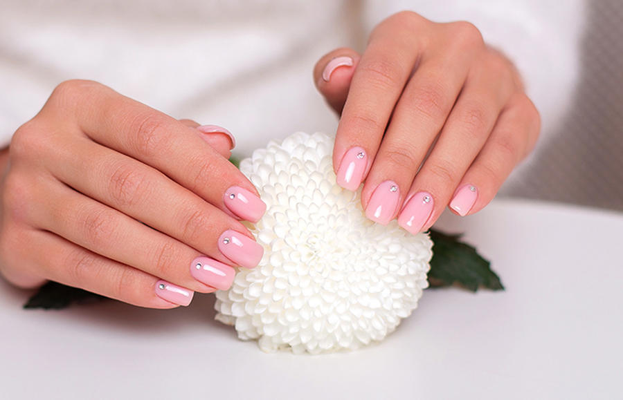 Pink Nails for the Bride 2022