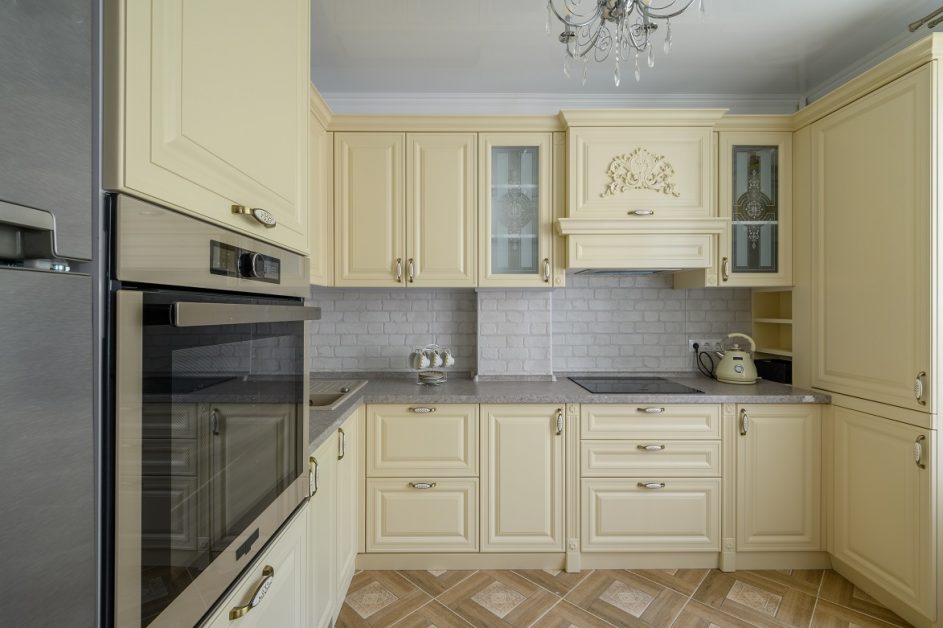 Tips From Experts on How to Choose Kitchen Cabinet Colors