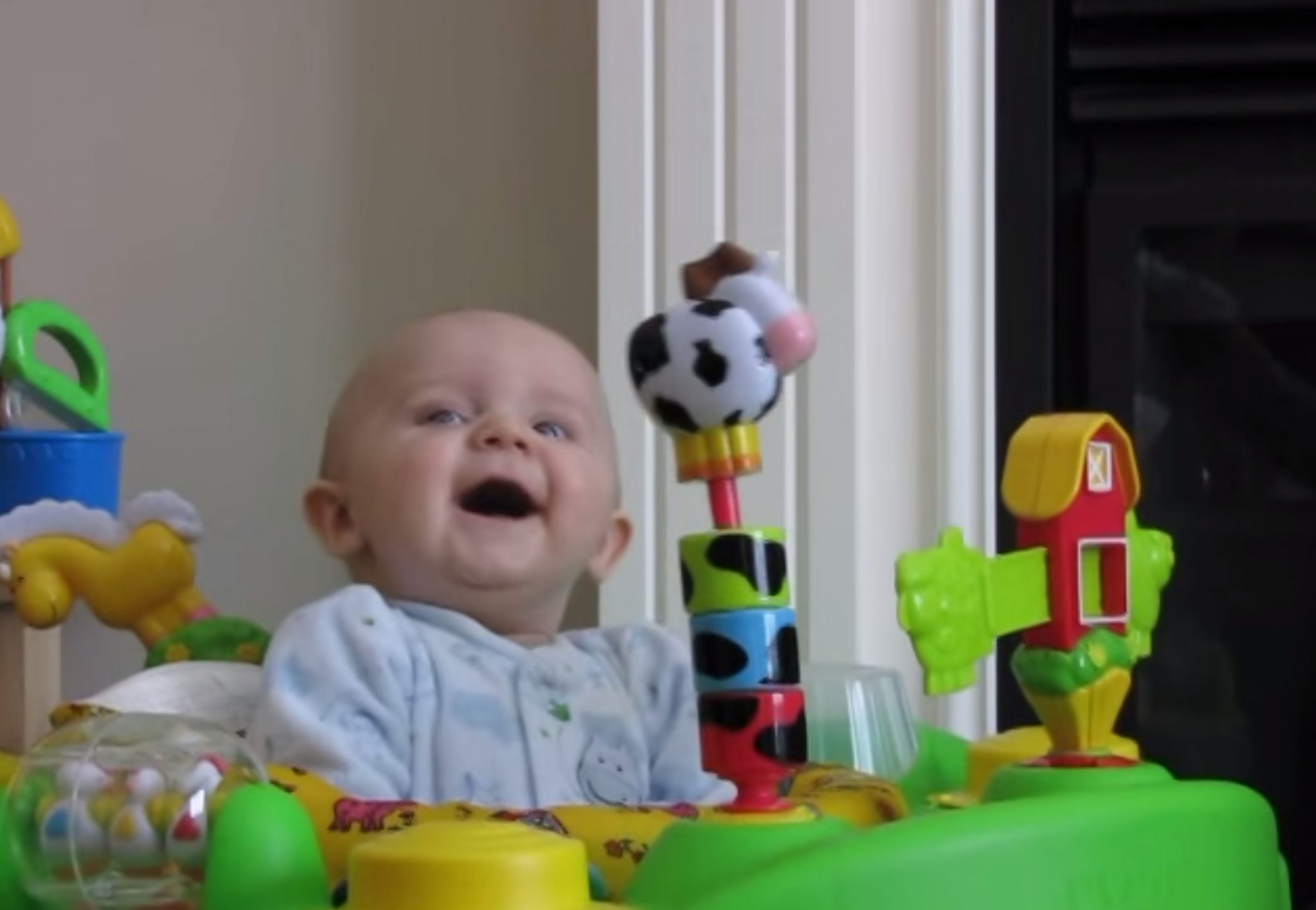 Baby Has Priceless Reaction to Mom Blowing Her Nose - Shiny Eve