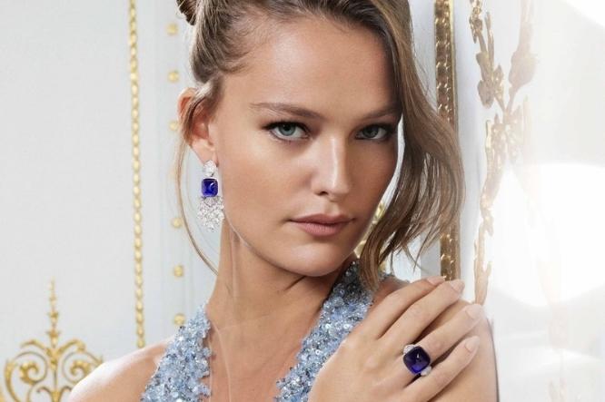 How to Coordinate Colored Jewelry in Modern Ways in 2022