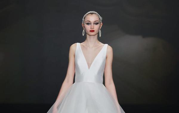 V-Neck Wedding Dresses from Spring Summer 2023 Shows