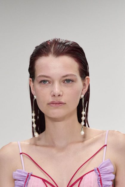 Meet the Latest Beauty Trends at London Fashion Week Spring 2023
