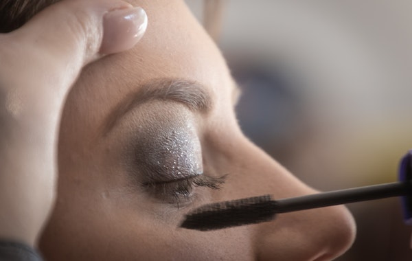 5 Common Mistakes to Avoid When Applying Mascara