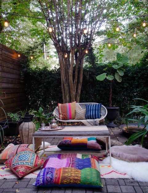 The Latest Outdoor Seating Decorations in Vibrant Colors