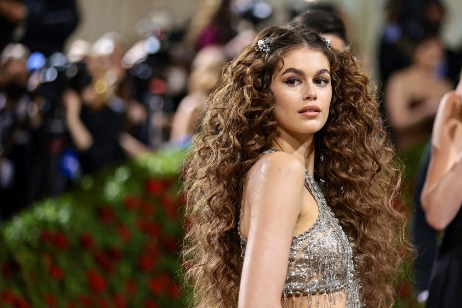 Clever Trick Celebs Used to Take Care of Curly Hair