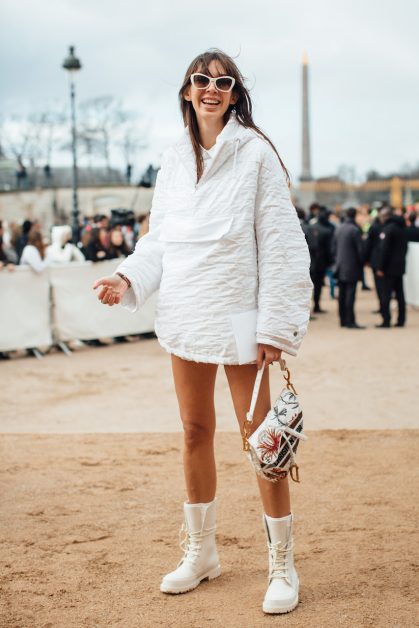 Modern Ideas to Coordinate White Shoes With Your Autumn Looks