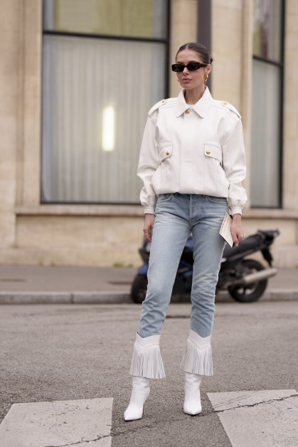 Modern Ideas to Coordinate White Shoes With Your Autumn Looks