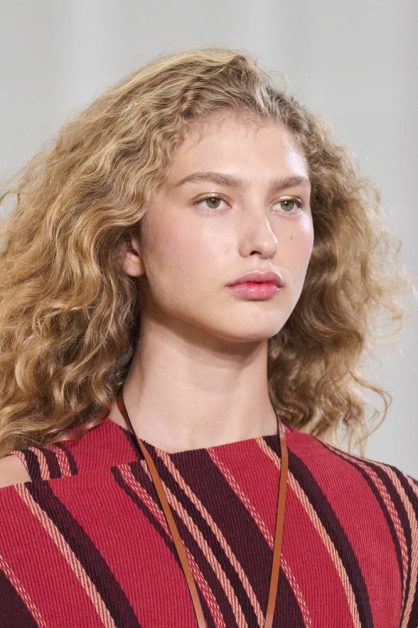 Soft Golden Makeup for Fall 2022