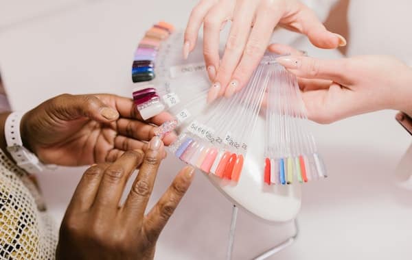 The Most Beautiful Nail Polishes for the Festival Season 2023
