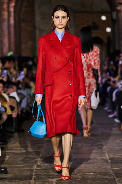 How Did the International Role Present the Red Coat in the Winter Shows?