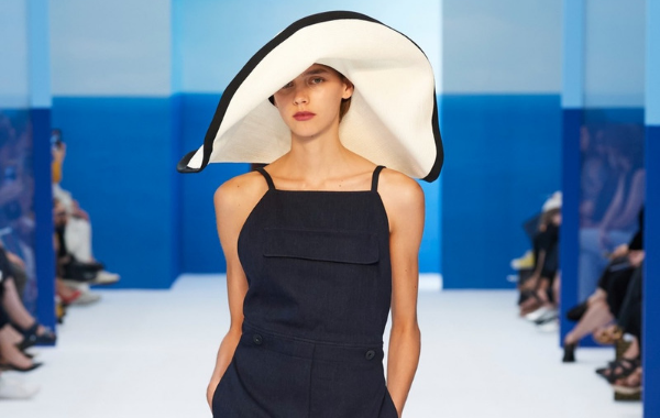 Summer Travel Fashion: The Hottest Looks from the Runway 2023