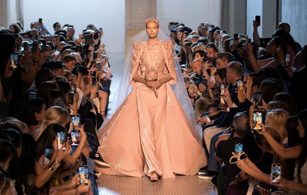 Contrasting Elegance: Highlights from Paris Haute Couture Week 2023-2024 in 3rd Day