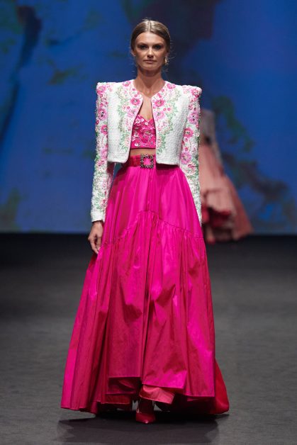 Fuchsia Skirt Fashion: Embrace the Vibrant Trend for Summer