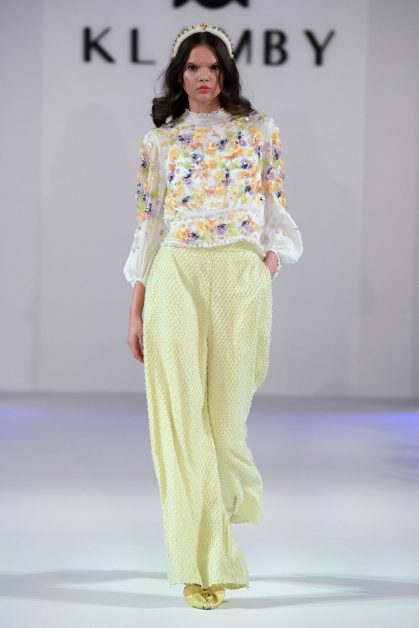 Trendy Tops and Wide-Leg Pants: Elevate Your Style with These Fashion Pairings