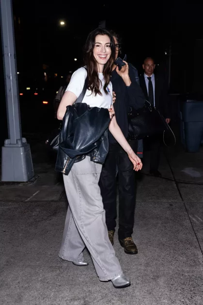 Anne Hathaway's Fashion Statement: Bid Farewell to Skinny Jeans
